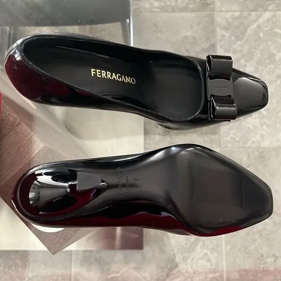 Ferragamo Anz Vara Bow Pump in Black, New, Size 7 - Picture 6 of 9
